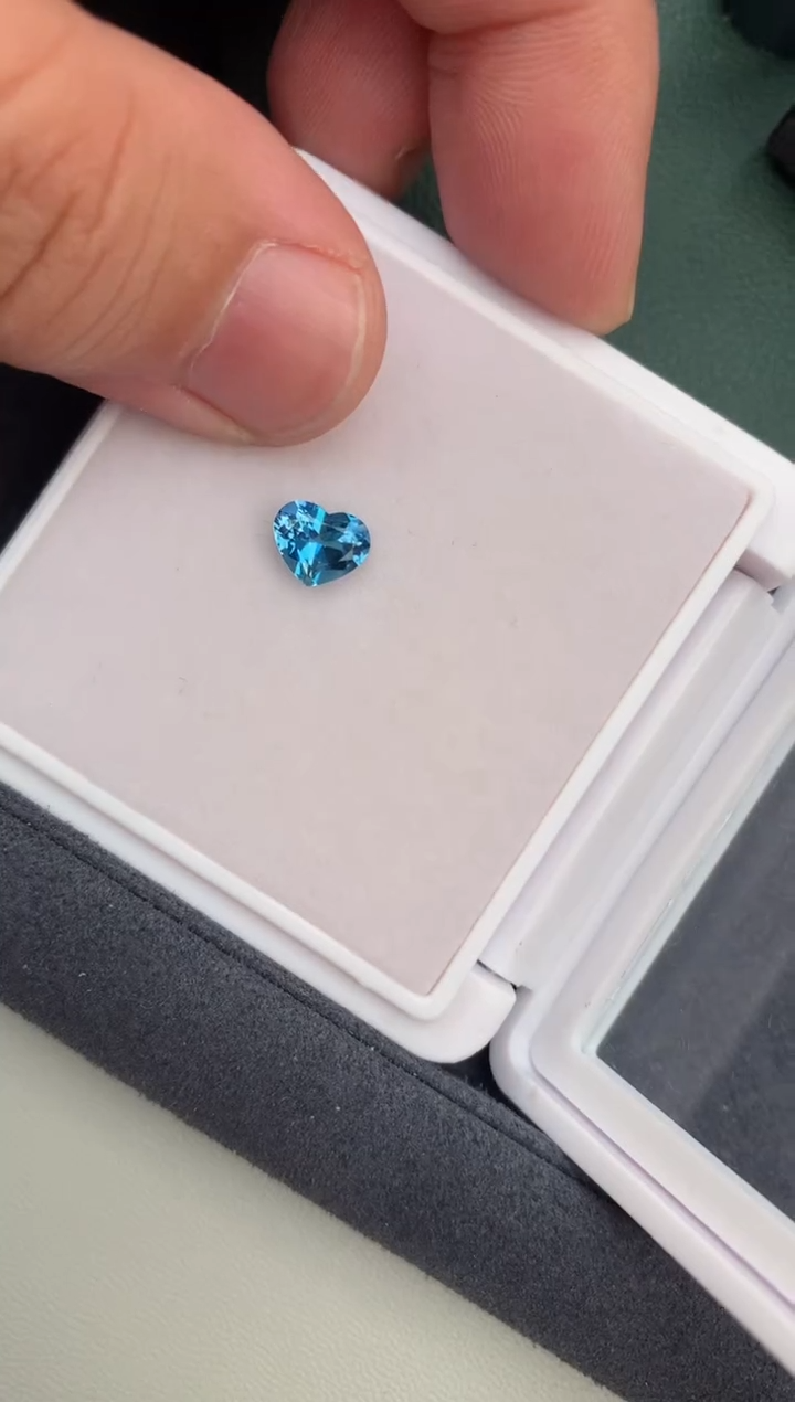 【闪购商品】海蓝宝石裸石未镶嵌1.3ct海蓝宝