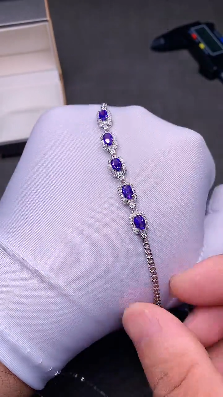 【闪购商品】彩色蓝宝石手链银S925镶嵌.........