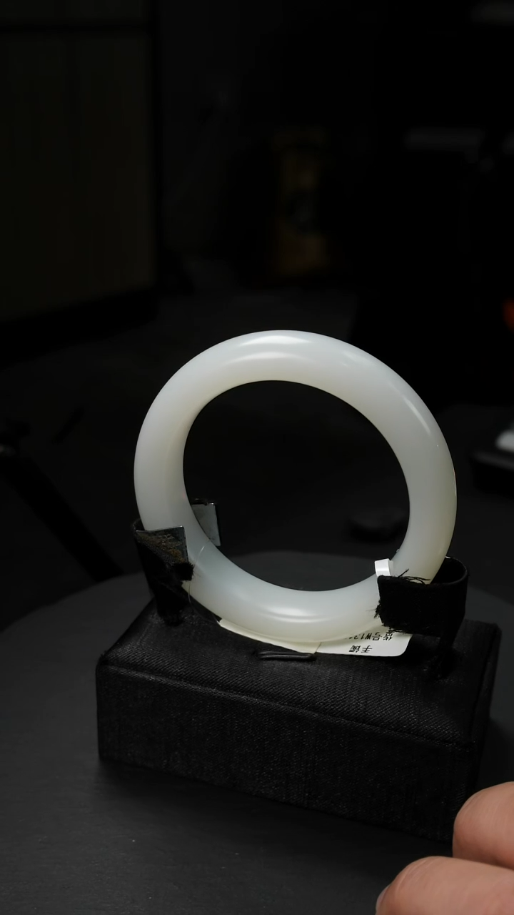 未镶嵌手镯和田玉白玉且末料手镯55.5圈