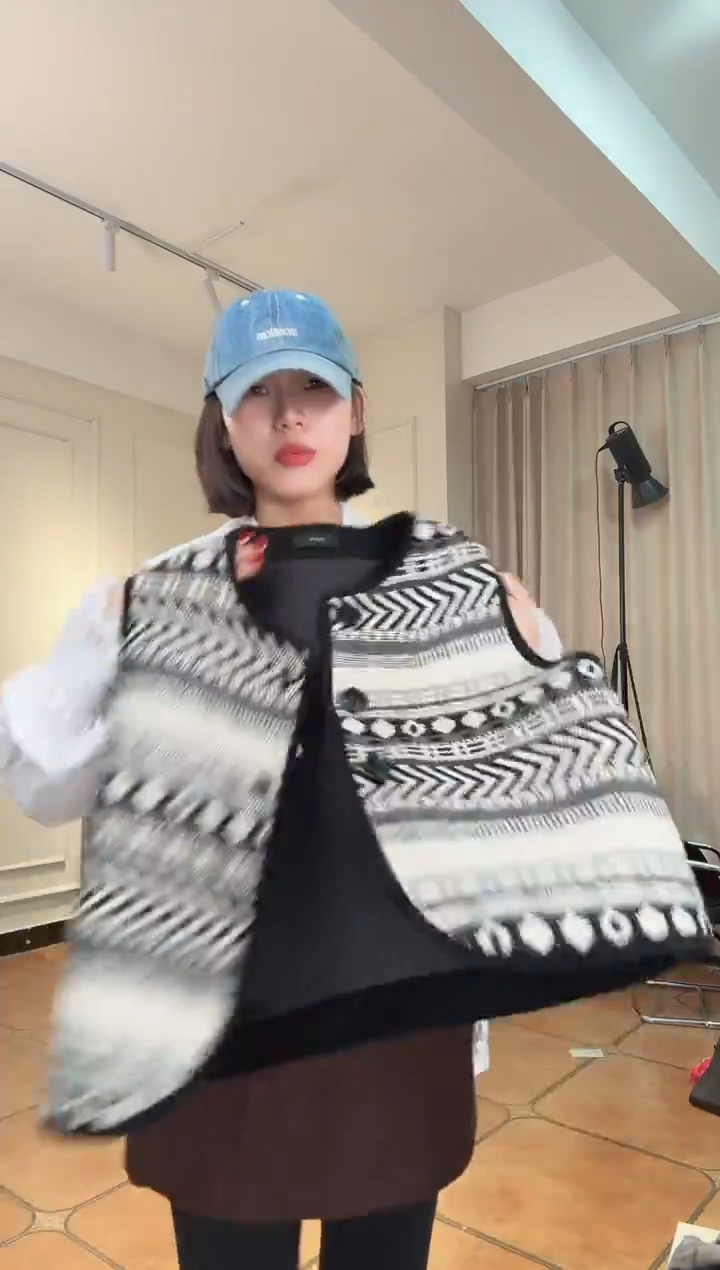 y**a设计师品牌黑白色马甲L码