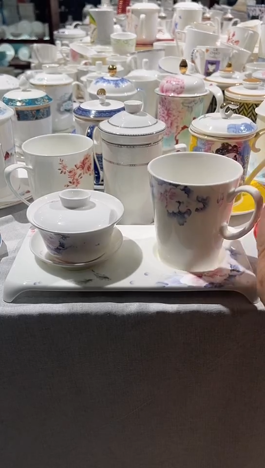 骨瓷隆达骨瓷三件盖碗+杯子+托盘