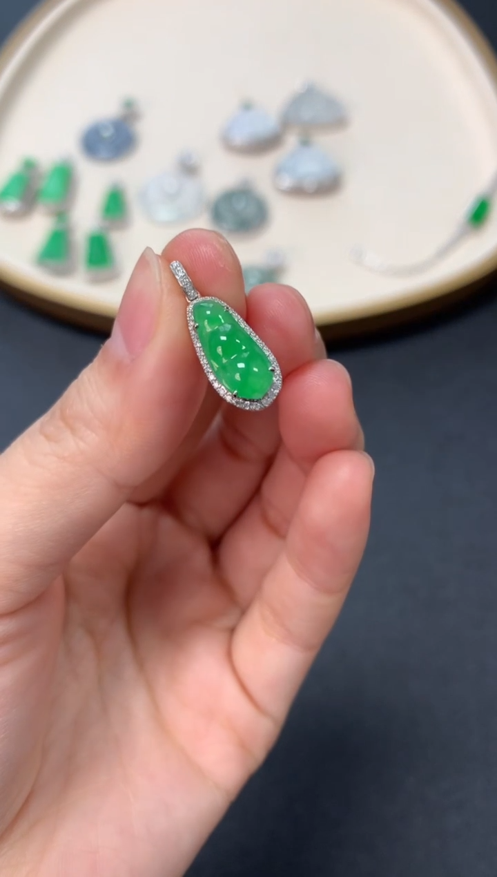 【闪购商品】翡翠吊坠(不含链)18K金镶嵌3800