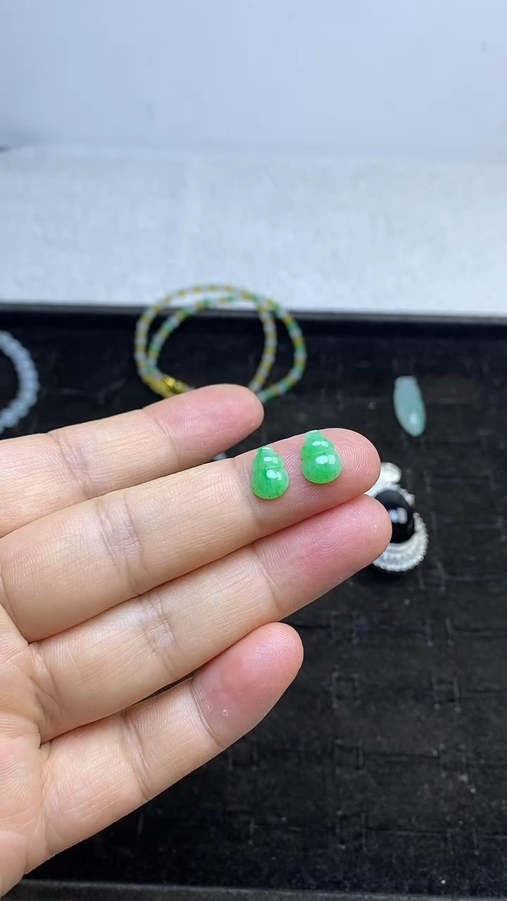 【闪购商品】定制翡翠未镶嵌绿色葫芦2个