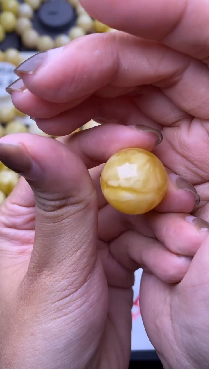 裸石琥珀未镶嵌大小姐珠宝120