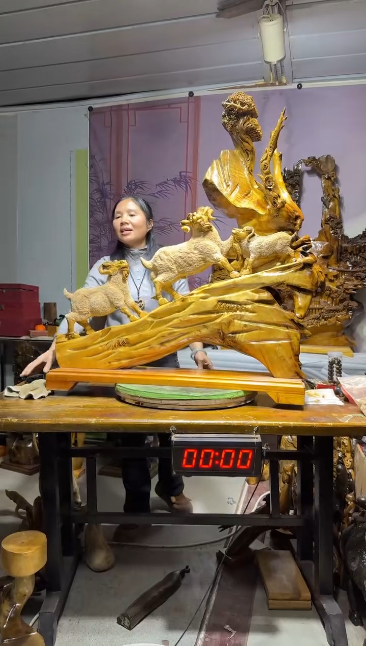 金丝楠顶****东金丝楠木雕刻摆件