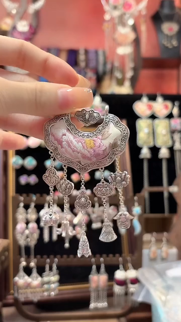 织绣 云织谣民族风精美饰品   37+链子