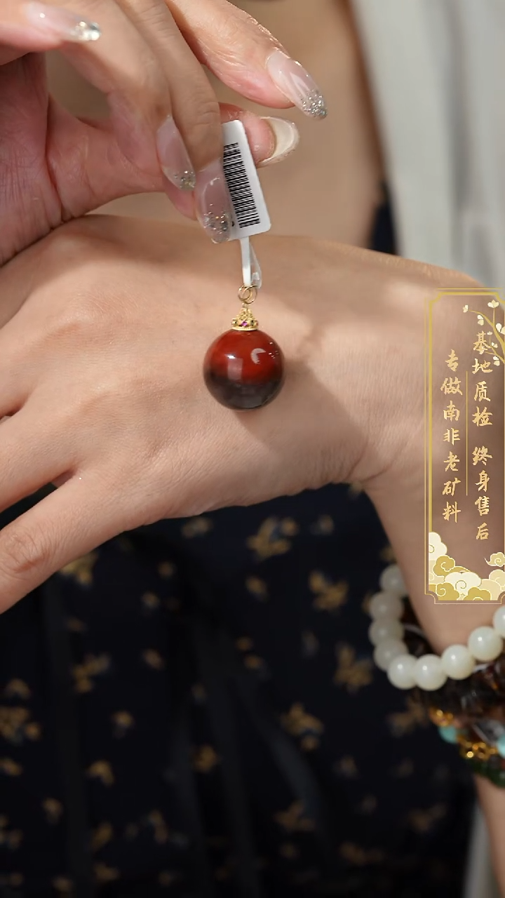 18K金镶嵌吊坠(不含链)水晶E20（多样性发一件）