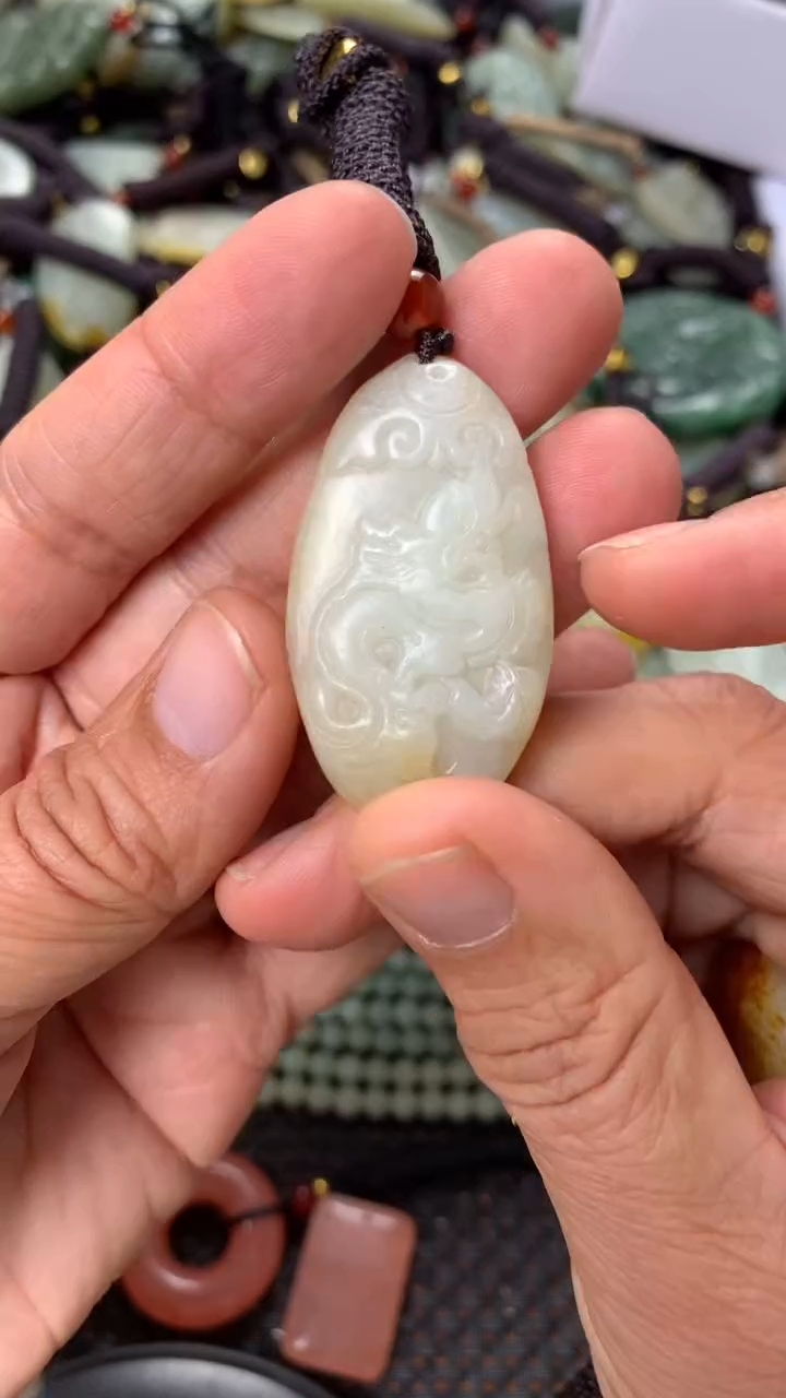 【闪购商品】和田玉颈饰未镶嵌多样性发货没有证书拍一发一有瑕