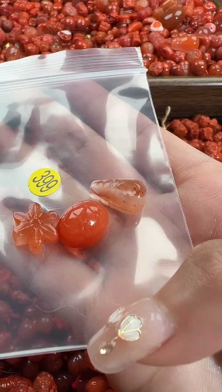 颈饰未镶嵌南红玛瑙1