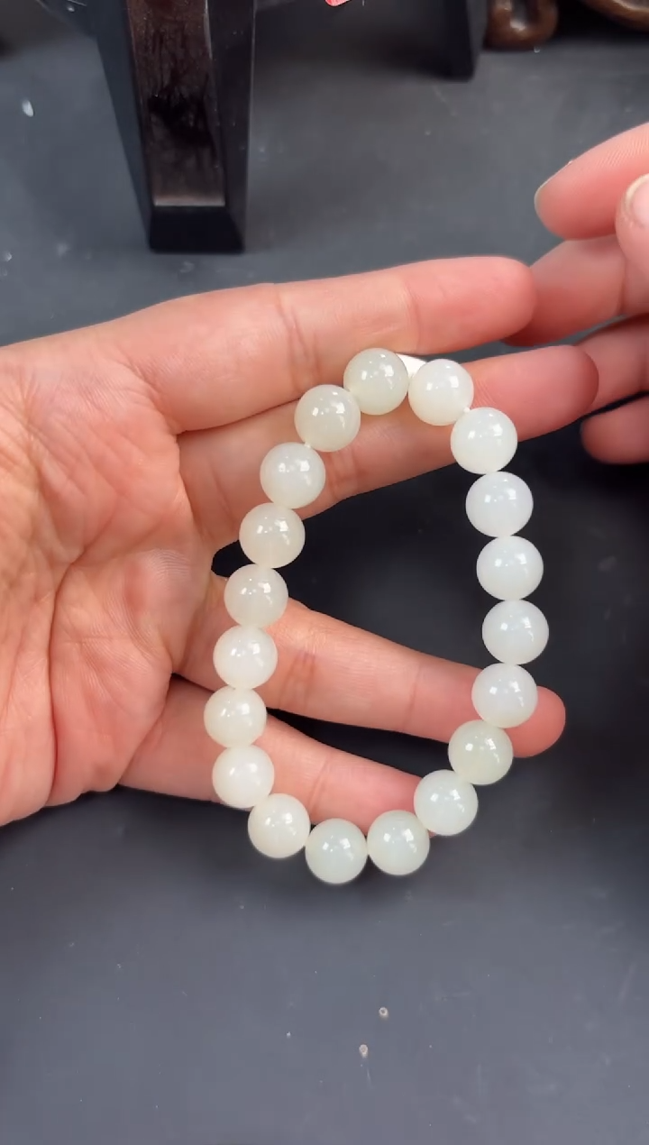 手串未镶嵌和田玉且末金山微色差卡10手串