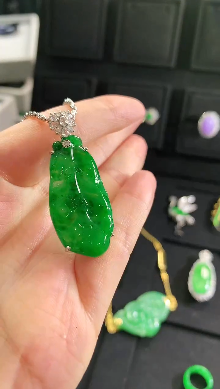 【闪购商品】翡翠吊坠(不含链)18K金镶嵌吊坠