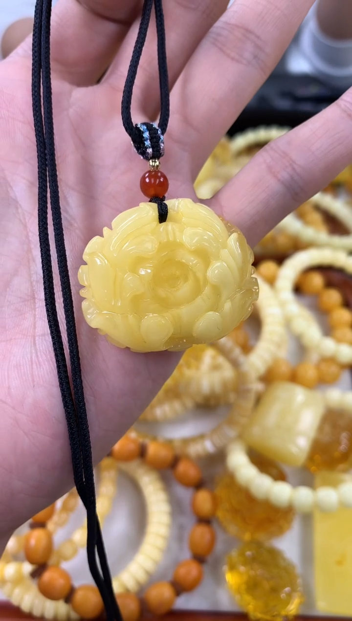 【闪购商品】琥珀裸石未镶嵌吊坠