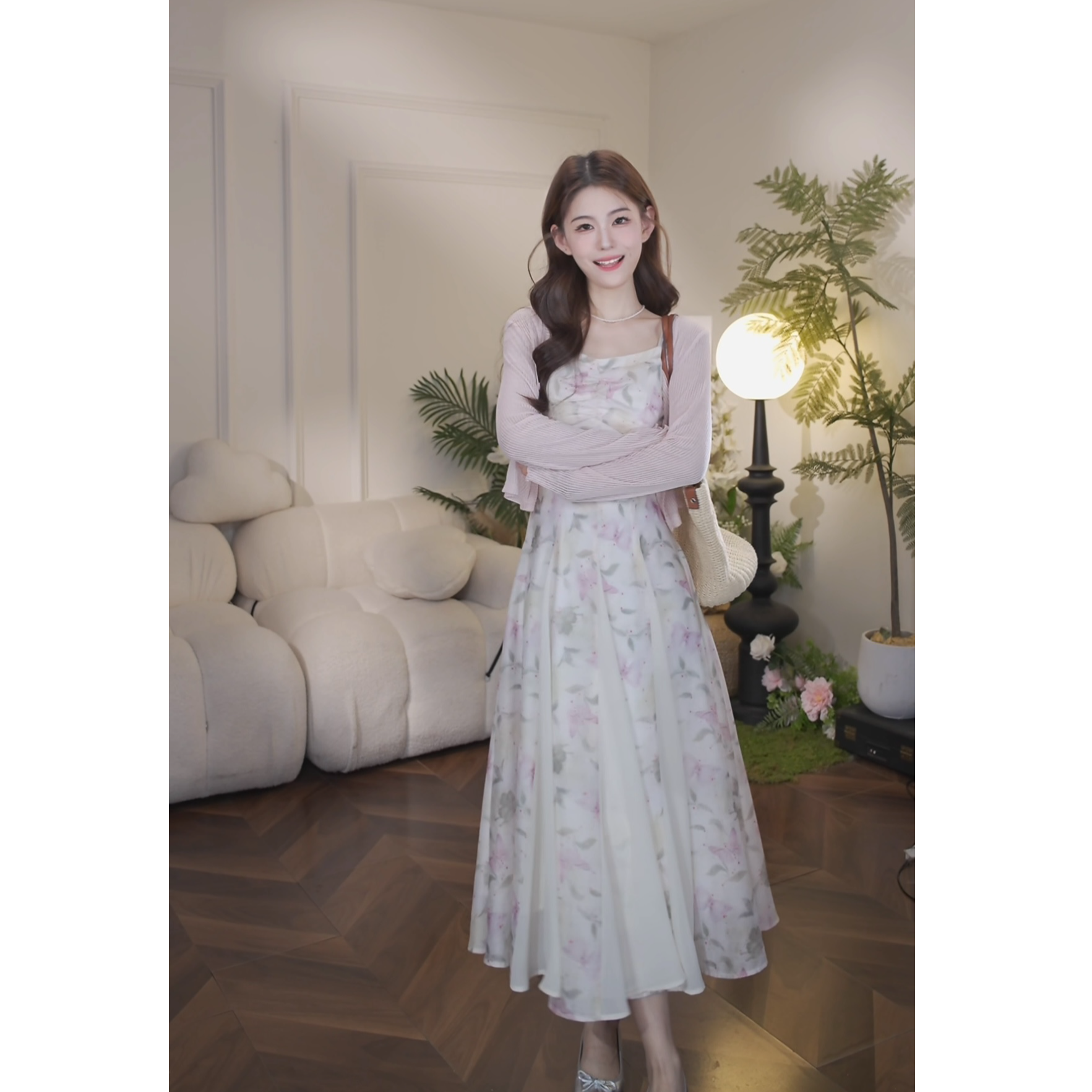 鹿向南【遇见花期】新款通勤显瘦法式甜美温柔风粉色吊带收腰连衣裙