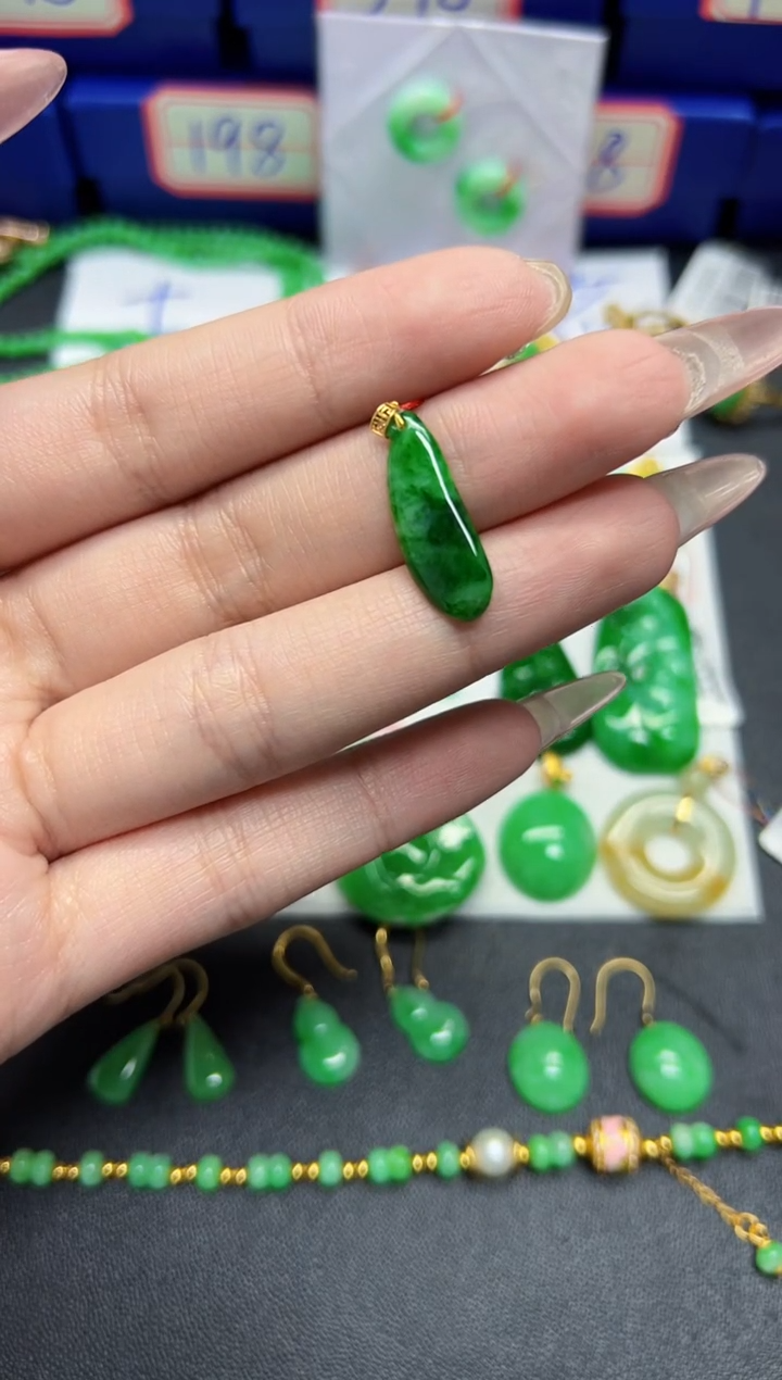 【闪购商品】翡翠颈饰18K金镶嵌Y缅料A货/支持复检/一件