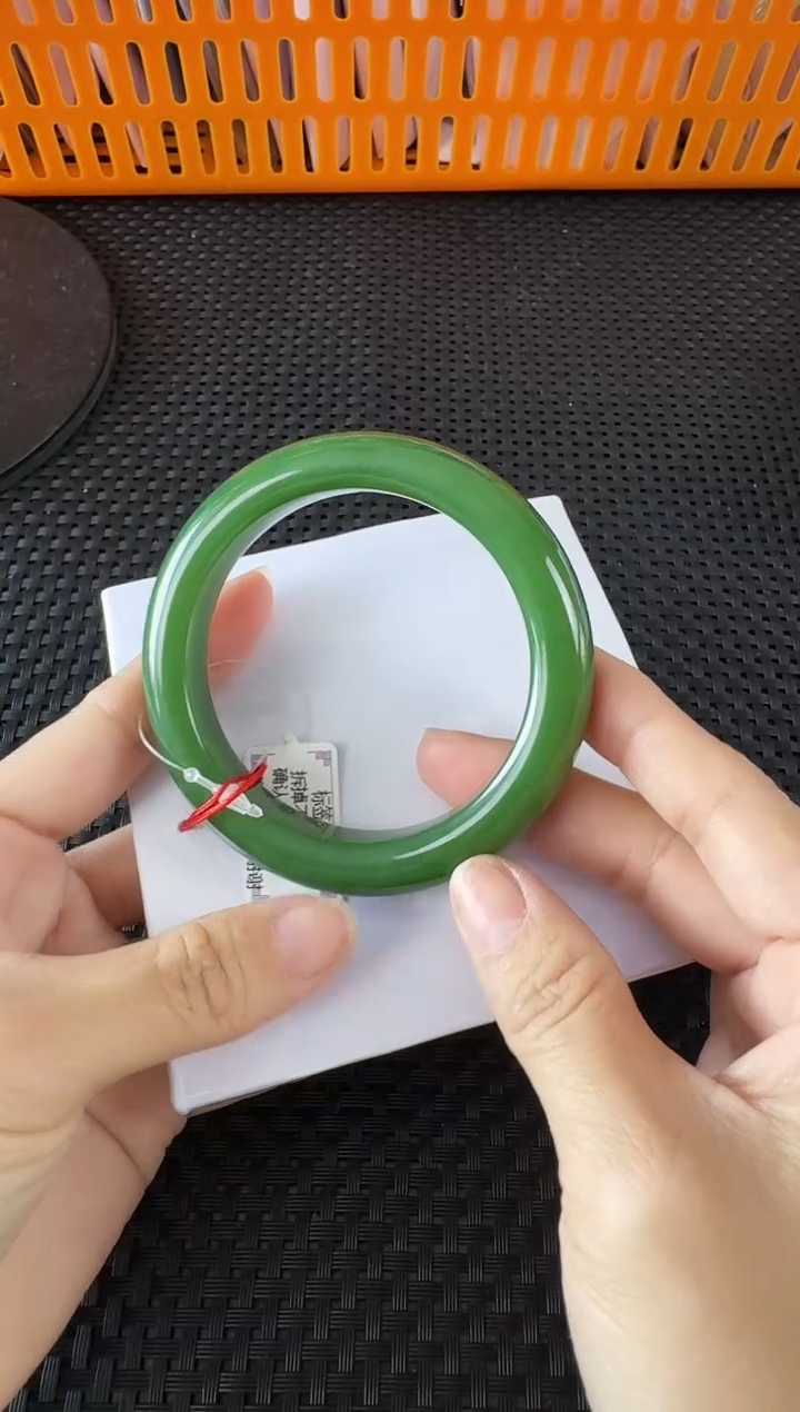 【闪购商品】和田玉（碧玉）手镯未镶嵌约54.5MM浓粉绿