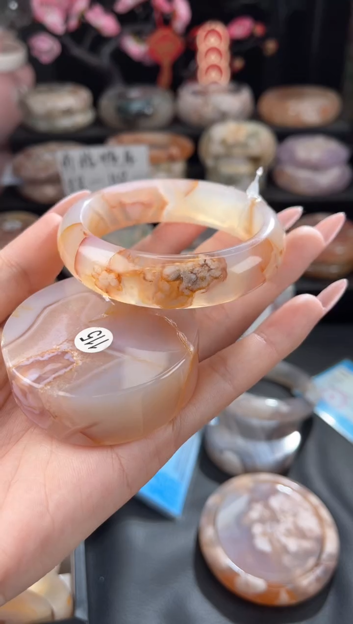 【闪购商品】石英质玉手镯未镶嵌56