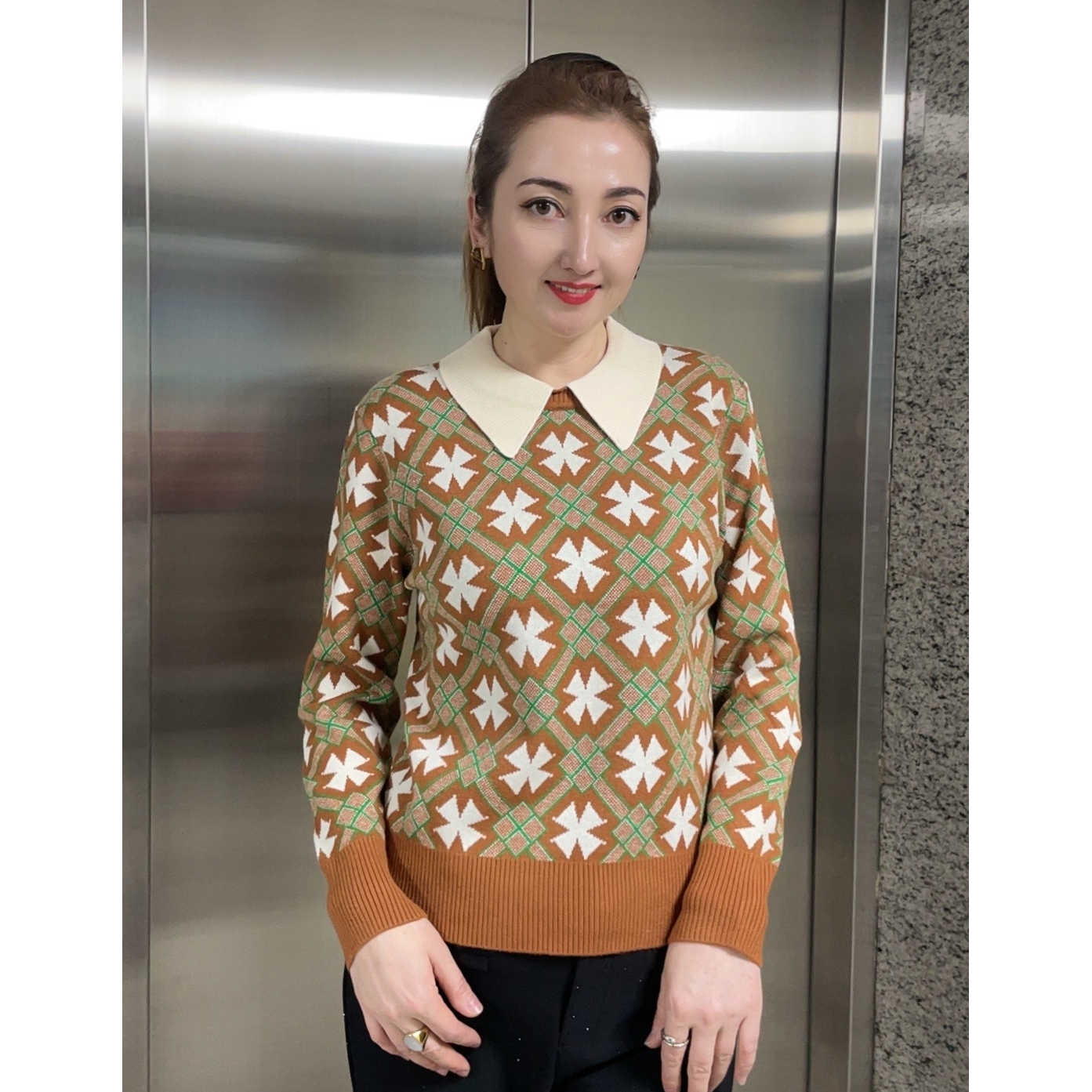 2025年新款花朵图三色短款毛衣