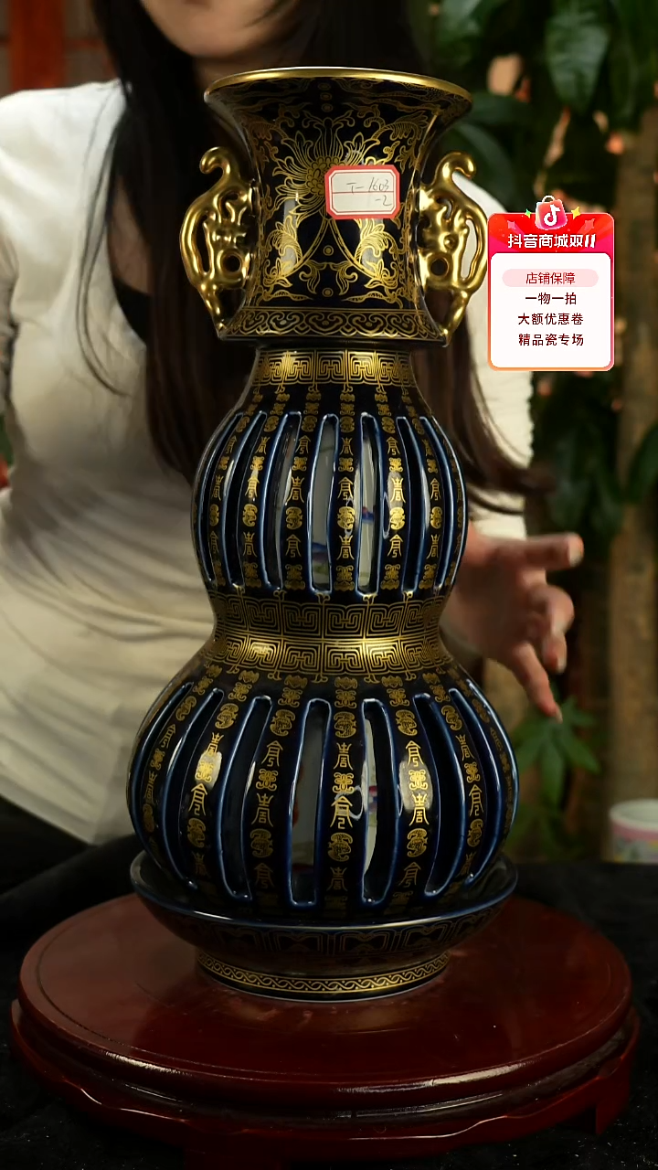 其他瓷无***求霁蓝釉描金转心瓶一对