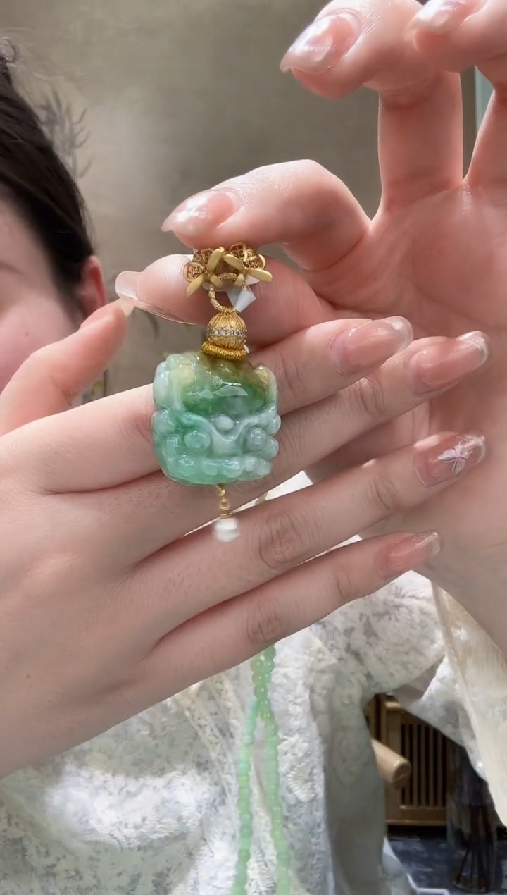 【闪购商品】翡翠未镶嵌颈饰吊坠