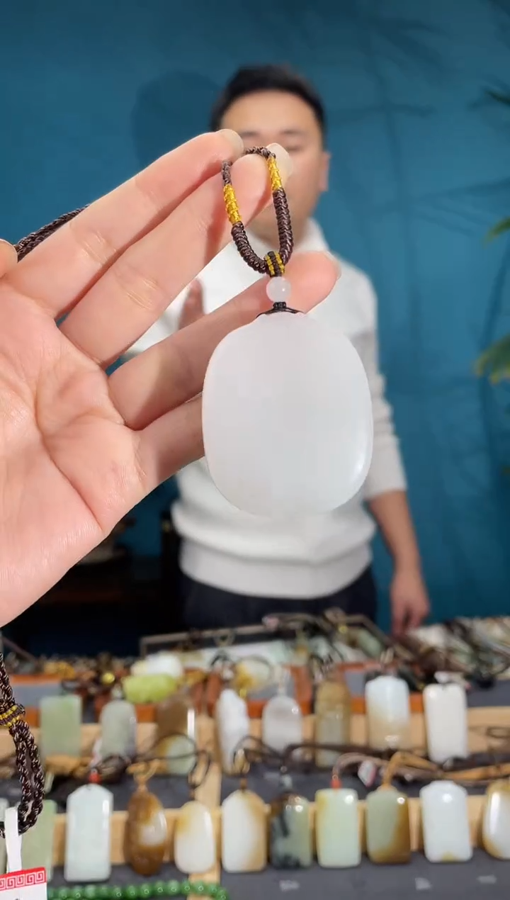 颈饰未镶嵌和田玉1