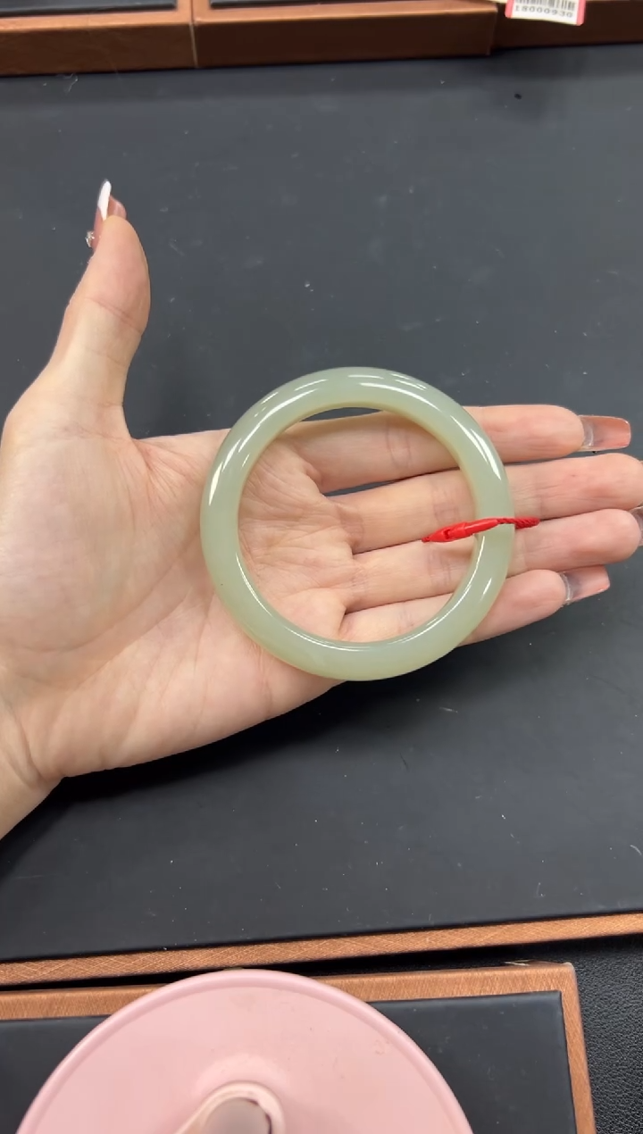 【闪购商品】和田玉手镯未镶嵌且末微色差近矿57手镯M