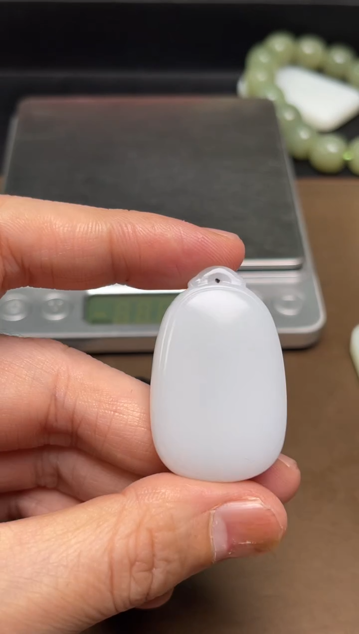 颈饰未镶嵌和田玉桃**意26