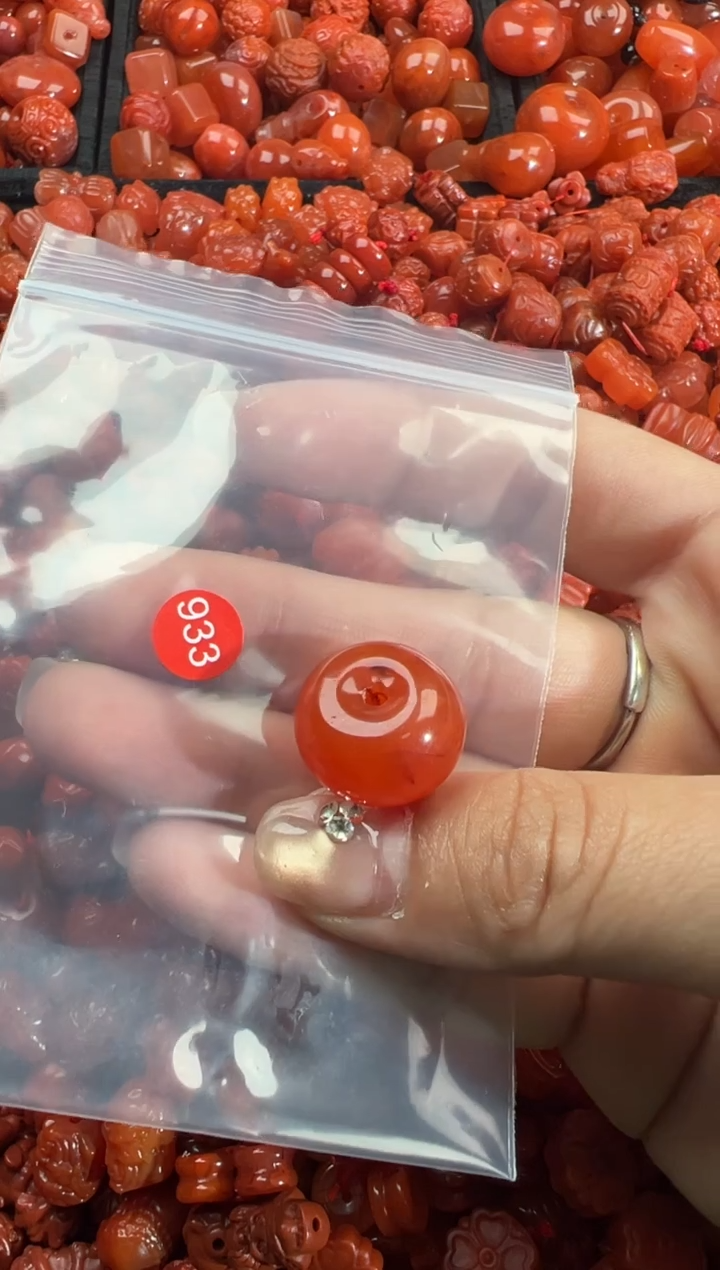 南红玛瑙未镶嵌颈饰1