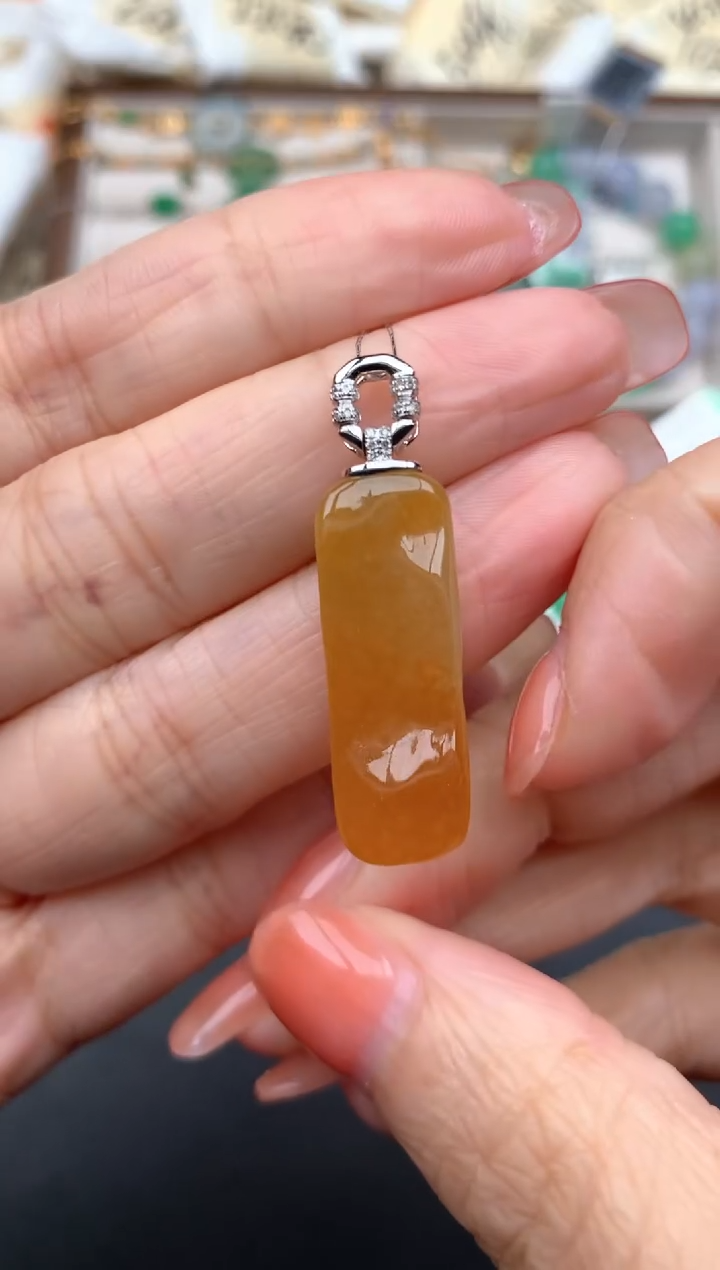 18K金镶嵌挂件翡翠1