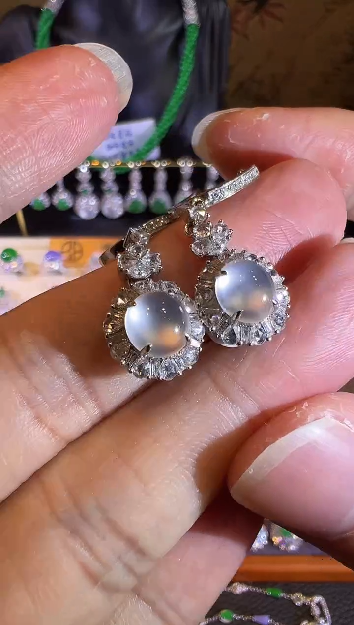 【闪购商品】翡翠耳饰18K金镶嵌玻璃种极光白蛋面