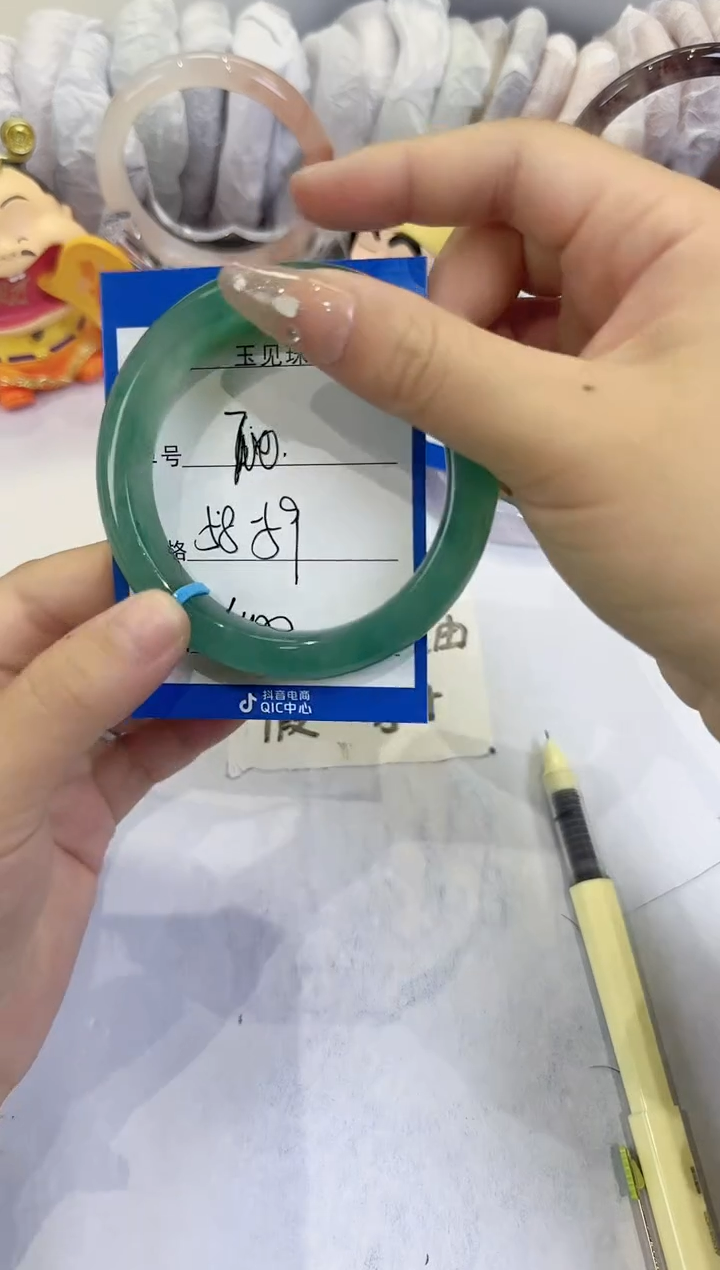 未镶嵌手镯石英质玉70