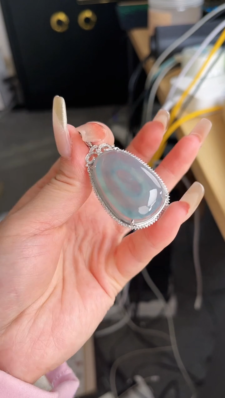 【闪购商品】翡翠颈饰18K金镶嵌吊坠