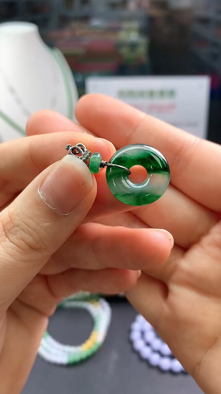 【闪购商品】翡翠颈饰18K金镶嵌翡翠甜甜圈|不退不换