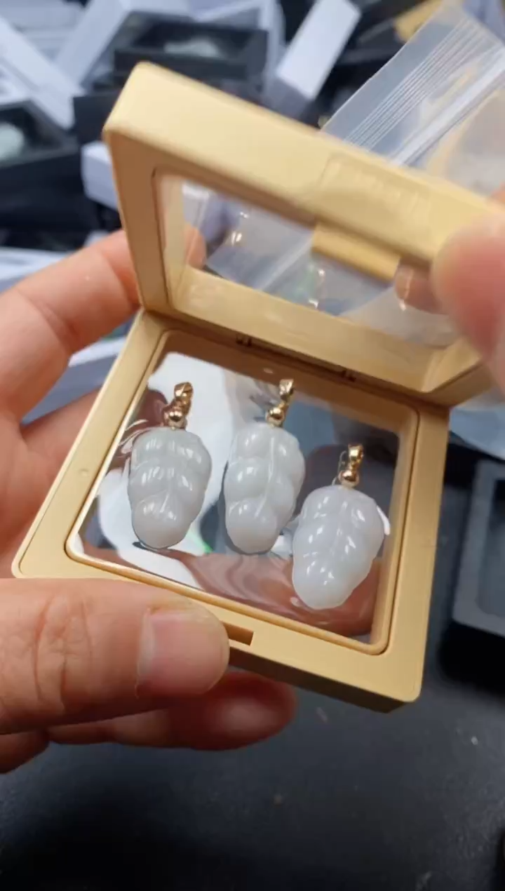 翡翠未镶嵌吊坠(不含链)3291