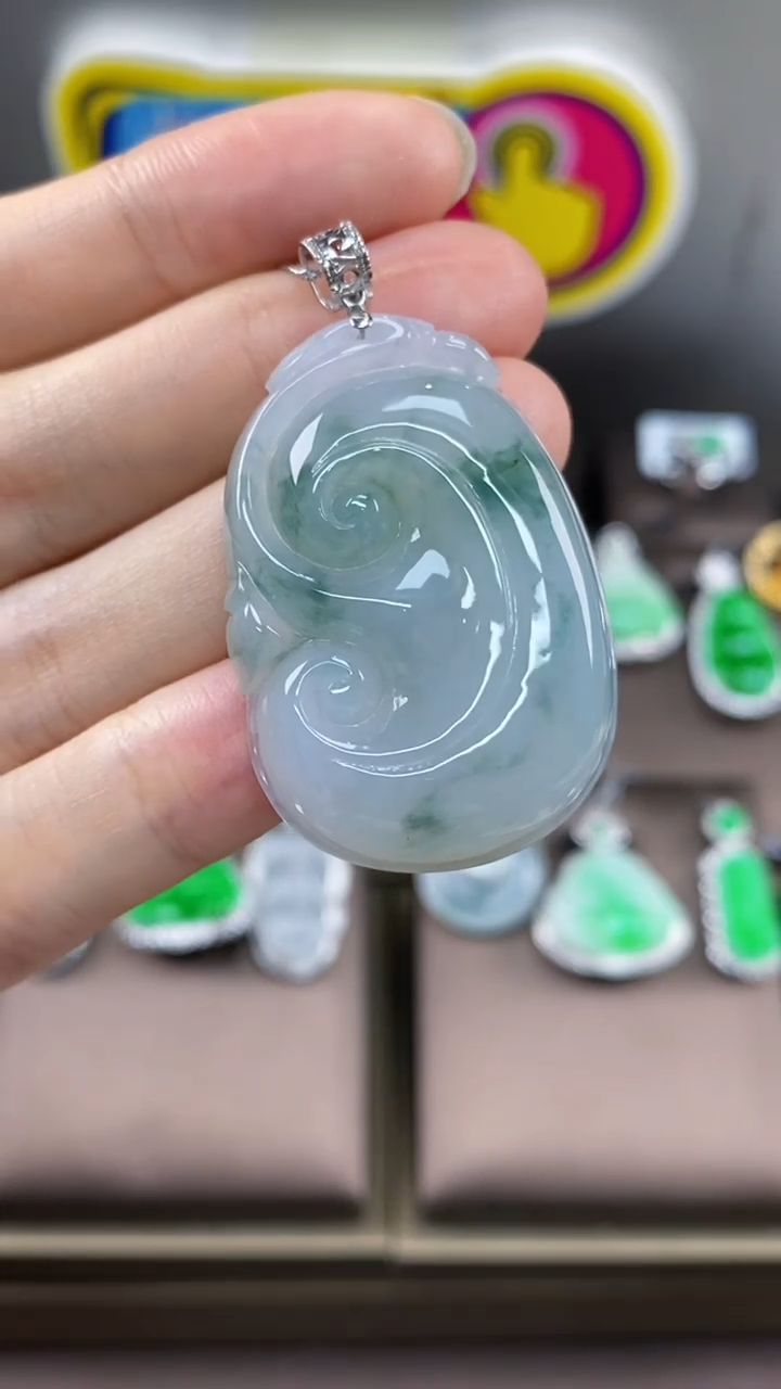 【闪购商品】翡翠吊坠(不含链)18K金镶嵌翡翠如意