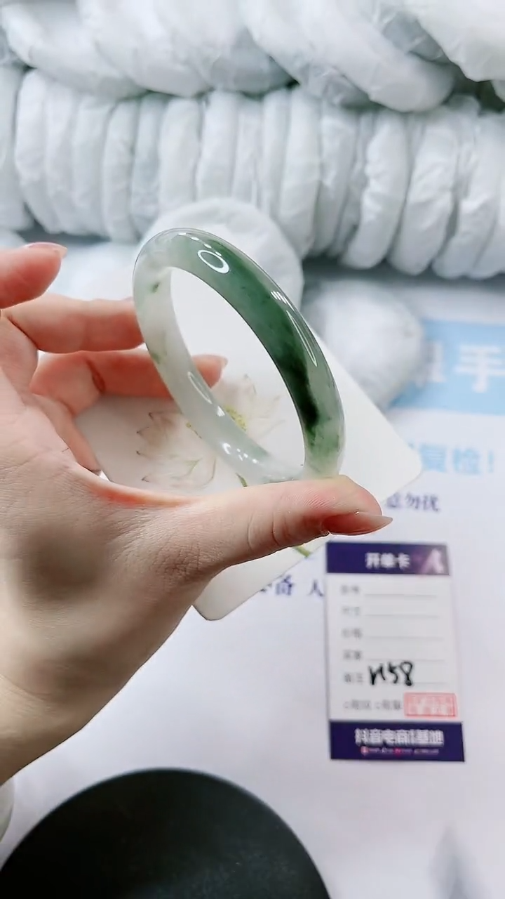 【闪购商品】石英质玉手镯未镶嵌多样性发货V158-62