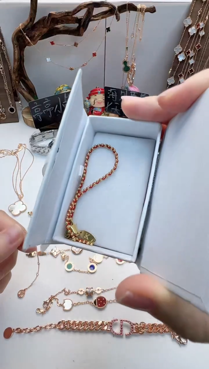 瓷片何*彧贤聚宝阁二号铺