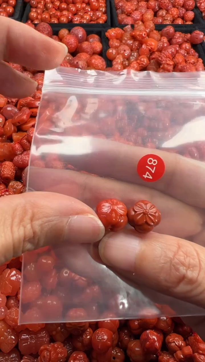 南红玛瑙未镶嵌颈饰1