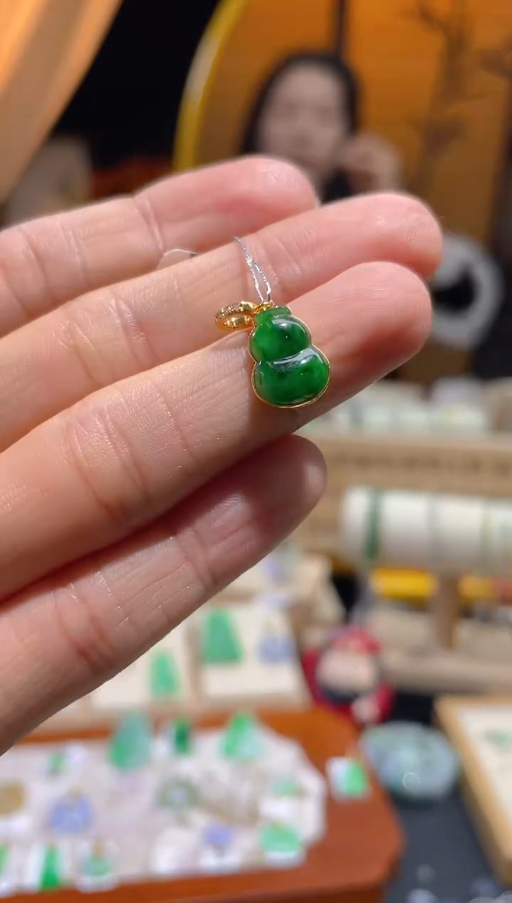 【闪购商品】翡翠颈饰18K金镶嵌假一赔三