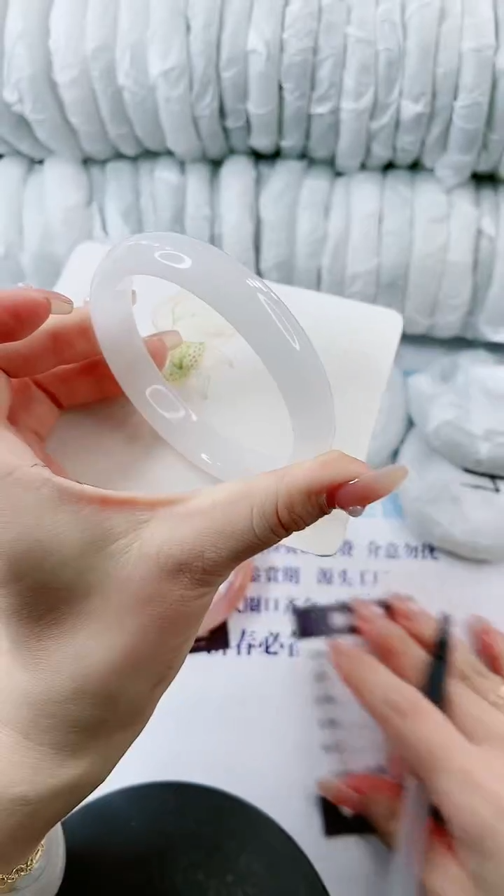 【闪购商品】石英质玉手镯未镶嵌0733199301-多样性发货