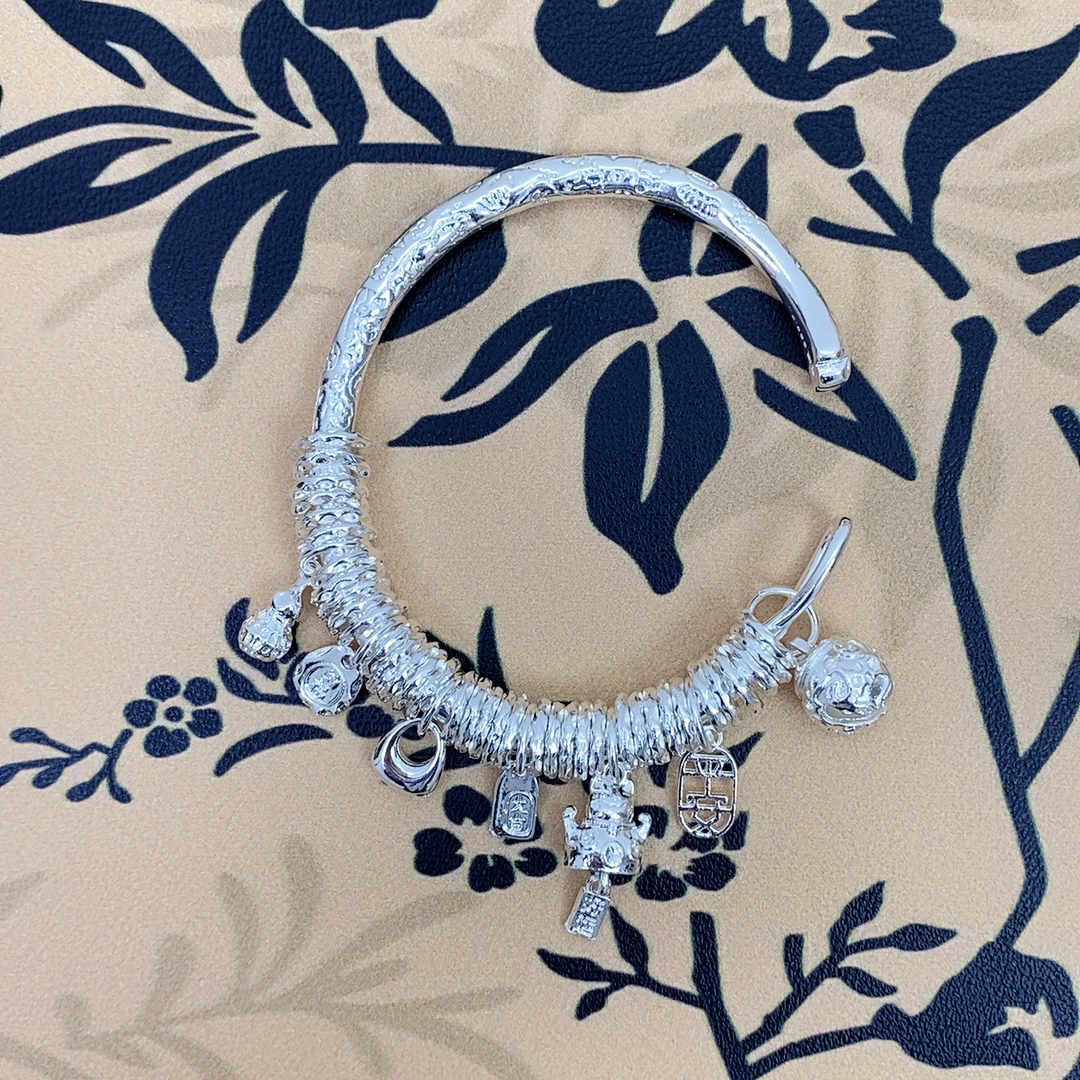 【抓紧处理】定制重工款气质风年味生肖挂饰104 吉言猫爪盘缠