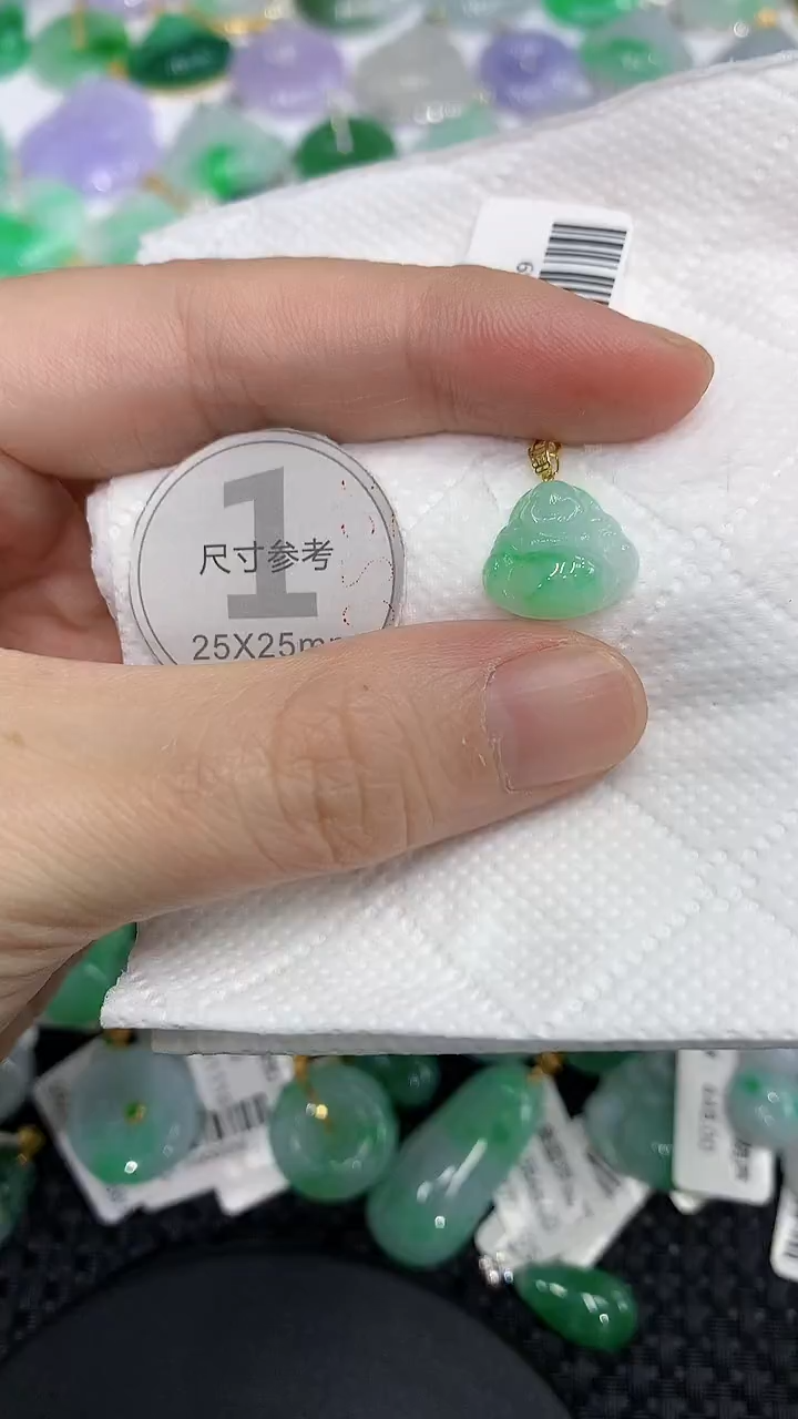 颈饰18K金镶嵌翡翠a货百元以下同包裹多件发出的只收取一单运费