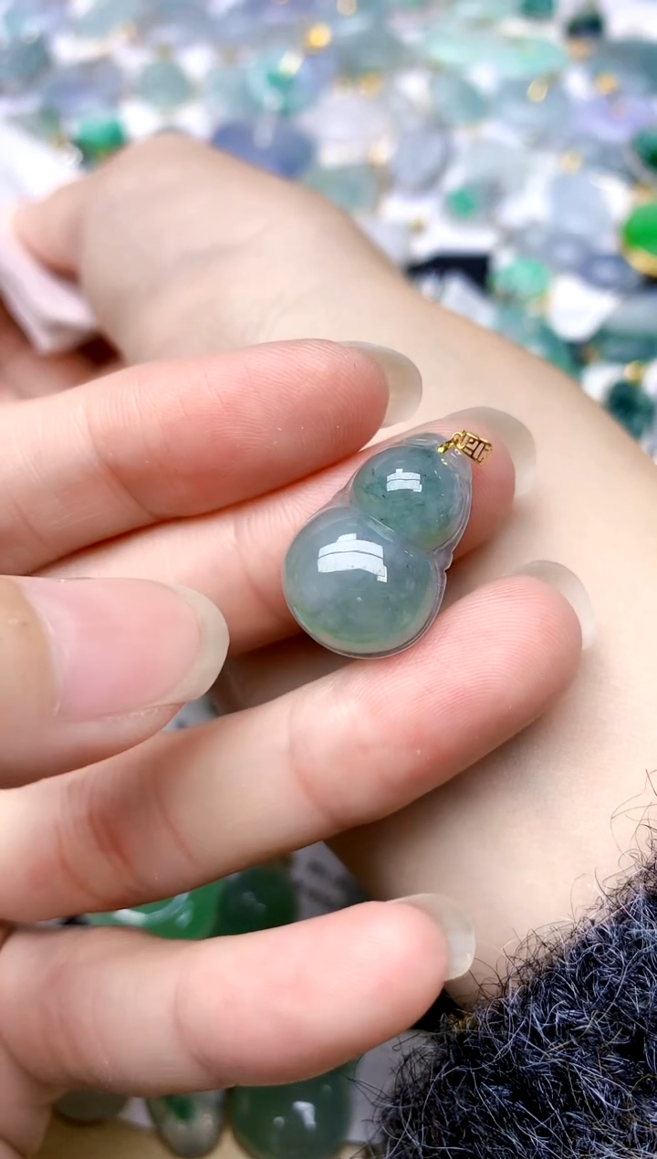 颈饰18K金镶嵌翡翠天然A货翡翠