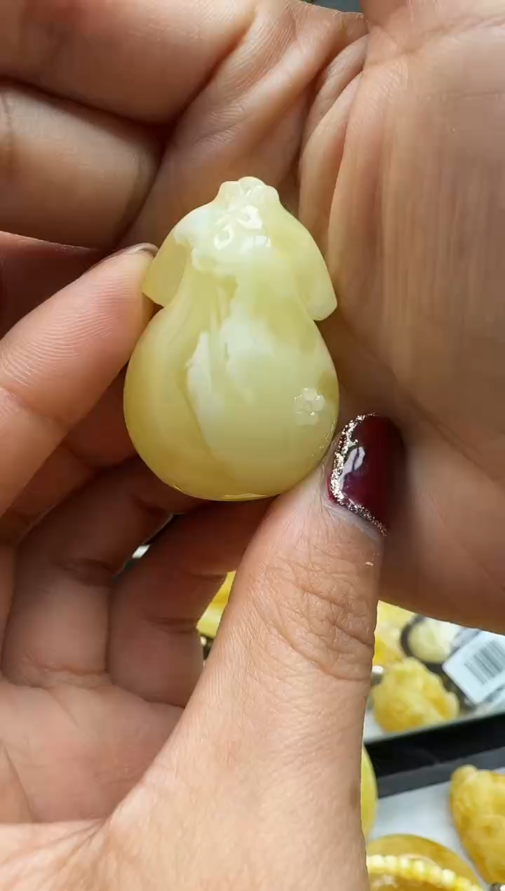 【闪购商品】琥珀裸石未镶嵌挂坠