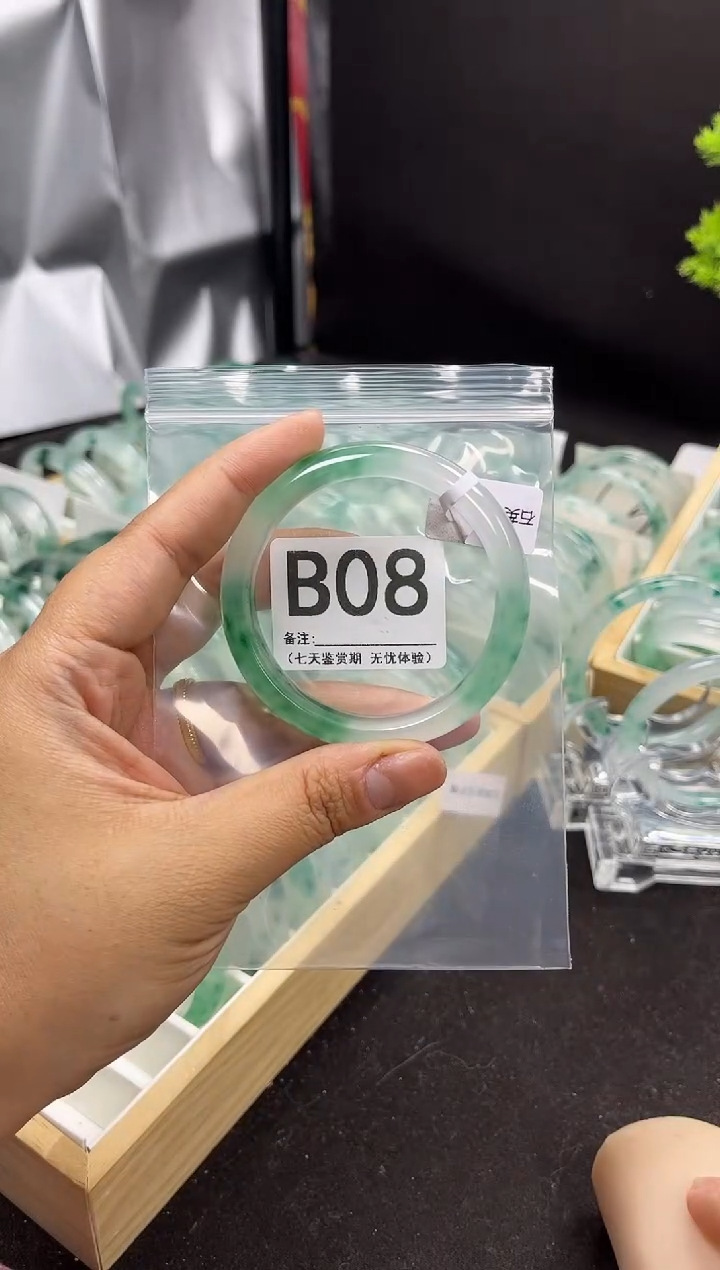 【闪购商品】石英岩玉手镯未镶嵌B08