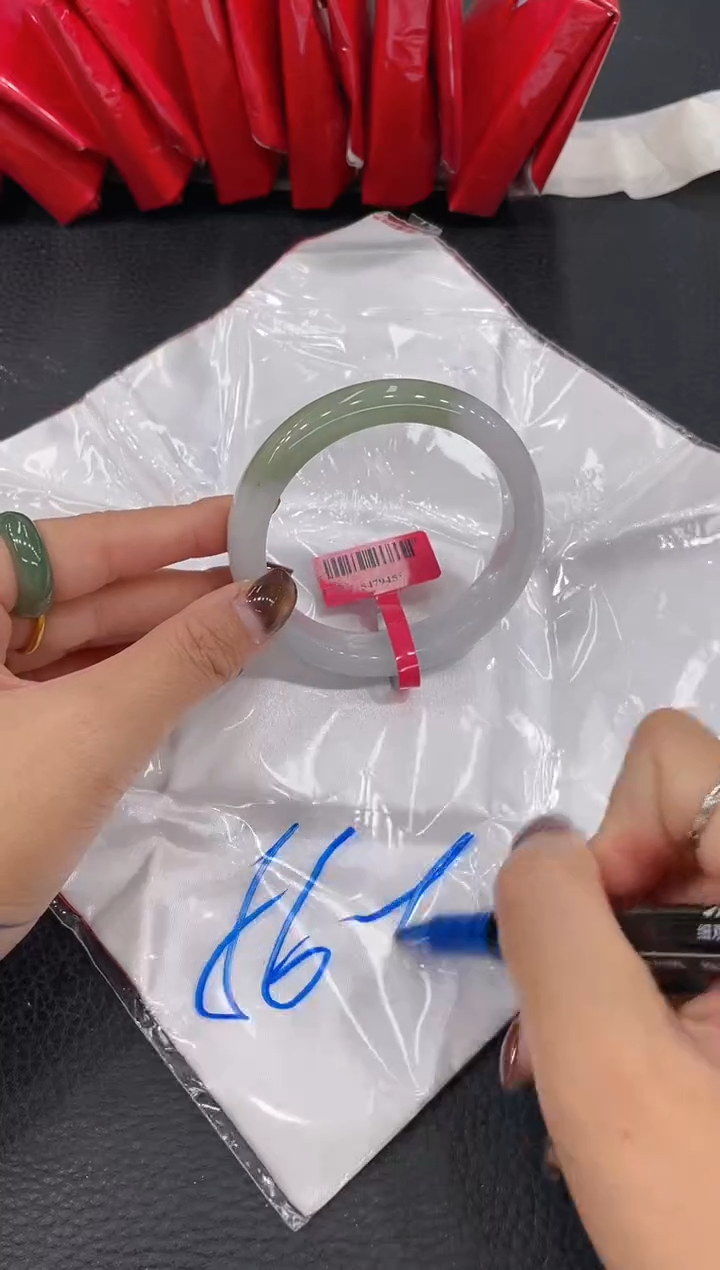 【闪购商品】翡翠手镯未镶嵌手镯