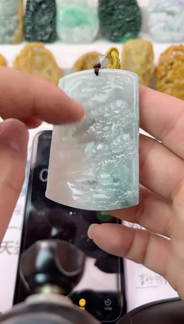 【闪购商品】翡翠颈饰未镶嵌山水