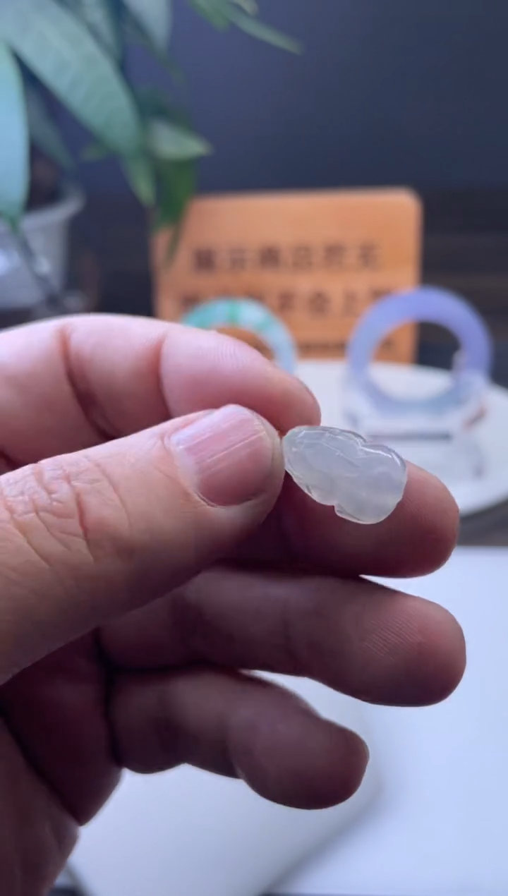 【闪购商品】翡翠颈饰18K金镶嵌小貔貅多样性发1件