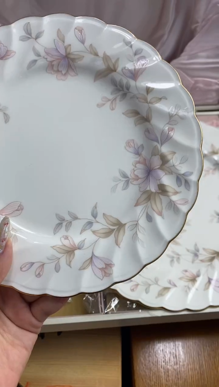 【闪购商品】瓷片隆莲瓷器欢迎大家