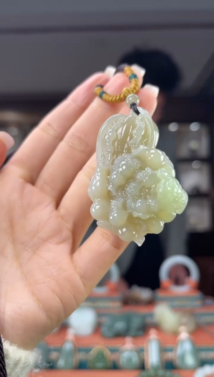 颈饰未镶嵌和田玉佩佩