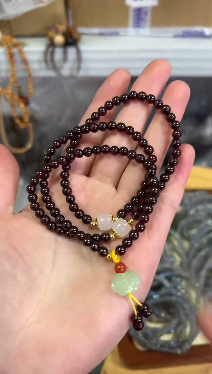 【闪购商品】石榴石手链未镶嵌石榴石设计款多圈手[0269]